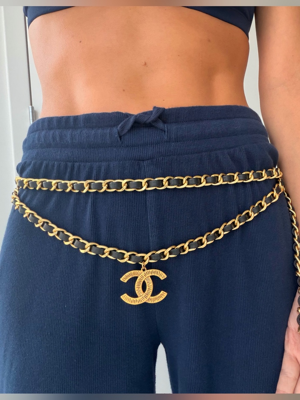 🖤CHANEL Black and Gold Leather-Interwoven Chain Belt with CC Motifs💛 - Picture 8 of 14